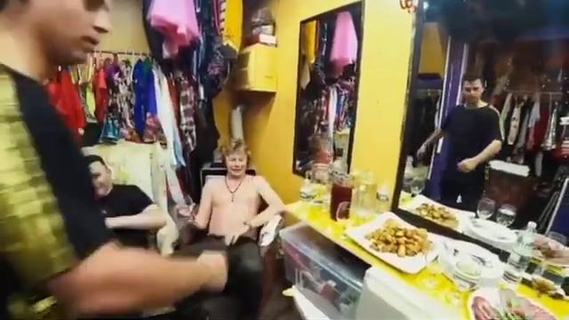 какие добрые прям не могу ) Кирилл Андреев: бл чо происходит здесь