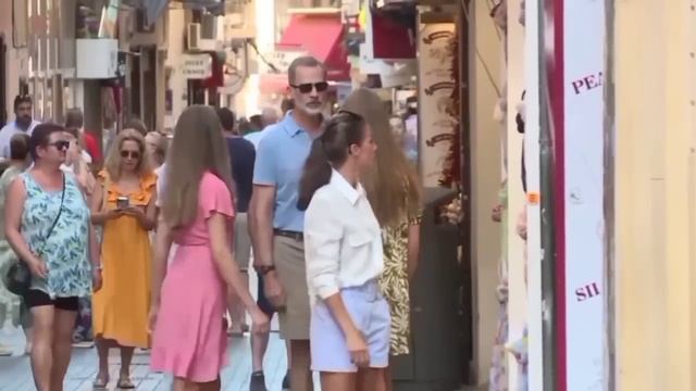 King felipe, queen letizia, princess leonor and infanta sofia are enjoying holiday around palma