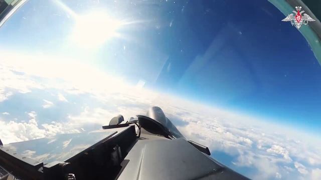 ✈️ Экипаж Су-35с сопроводил самолеты бомбардировочной и штурмовой авиации в зоне ответственности ...