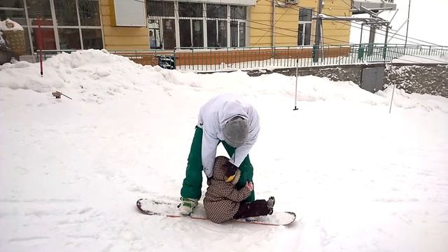 Первый спуск Ники с горы