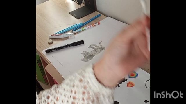 Рисуем половинчатое сердечко.