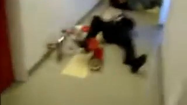 Я снимаю нах! вот это прикол ! Пила