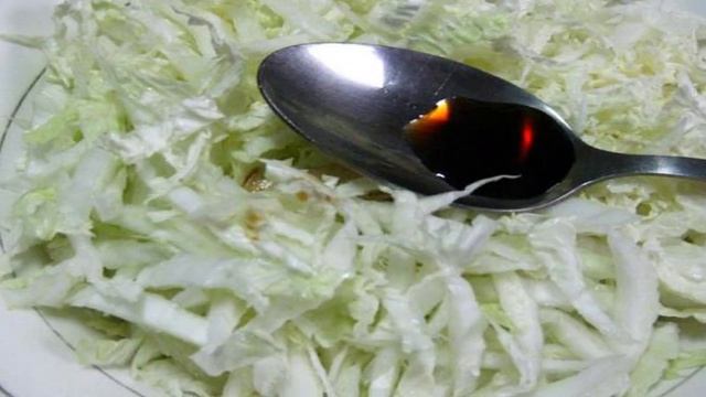 Салат из капусты с брынзой
