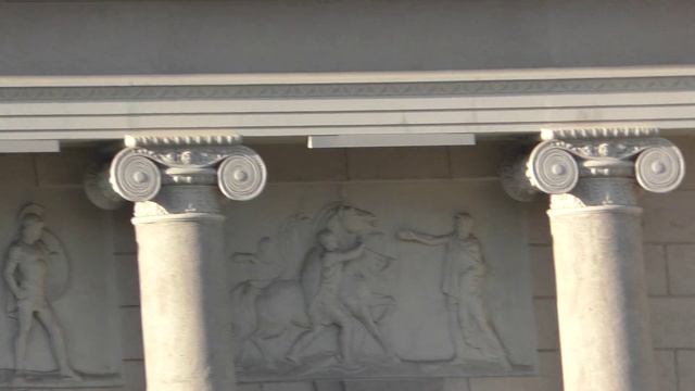 МОСКВА.  Так выглядит дом в форме креста, который строят за кинотеатром «Форум» на Садовом кольце.