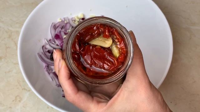 ВСЕ ИЩУТ ЕГО НА СТОЛЕ. ПОТРЯСАЮЩЕ ВКУСНЫЙ САЛАТ на Новый год! Быстрый рецепт !