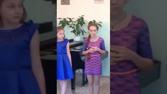 сестра поет