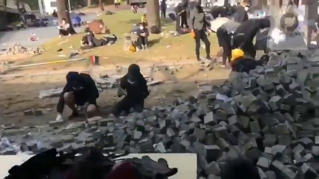 Гонконг, двор университета, прямо сейчас