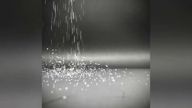 Невидимый кадр -  Падают снежинки на чёрный фон в замедленном режиме 240 fps