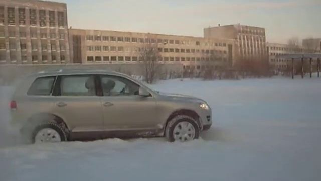 Volkswagen touareg drifting Заводоупр. Станкомаш 2.AVI