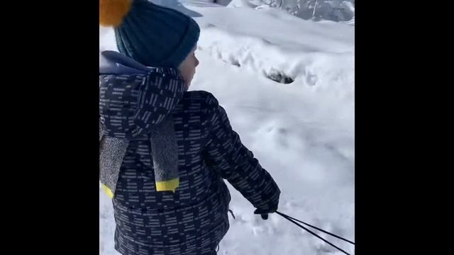 Зима снежки солила