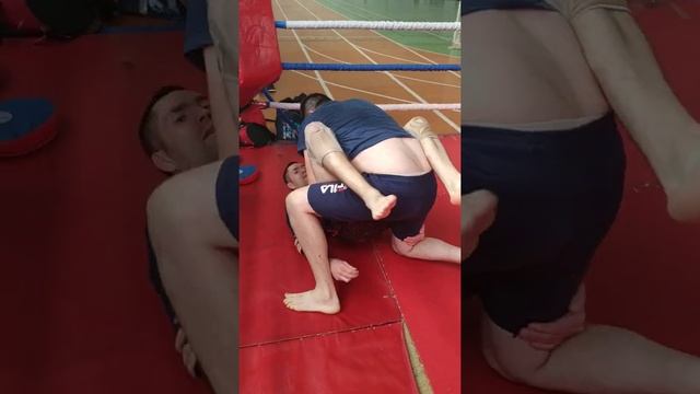 Сломал ребро в борьбе