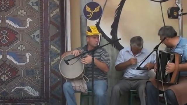 Выступление конкурсантов на Шунудаге.