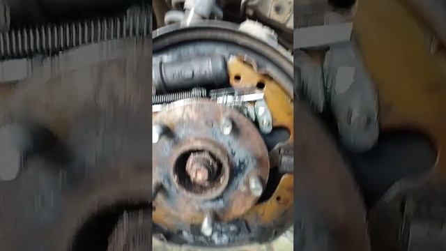 не место смазке в тормозах..