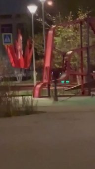 Зайчик на детской площадке около поликлиники на Крылатских холмах куда-то драпает 🐇