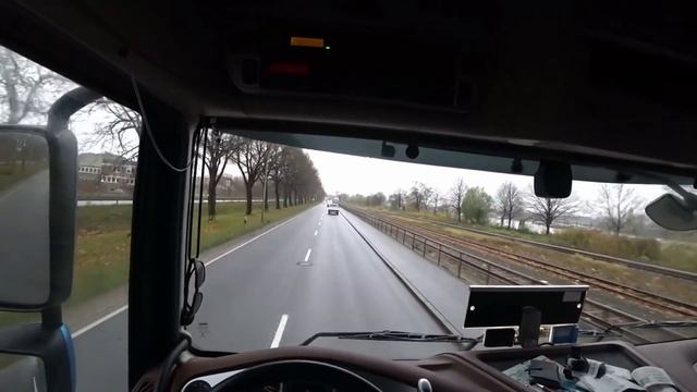 Гоняем, плывём в европе с братом)