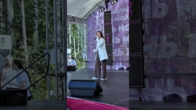Кавер-версия на песню «Солнце взойдёт». Любительская видеосъемка. День молодежи.