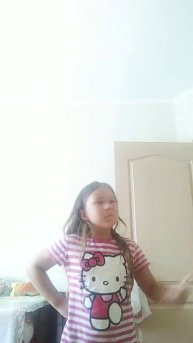 Тут окошко прибежала тут собака она воняла тут а снегу Она лежала тут машину проезжала о