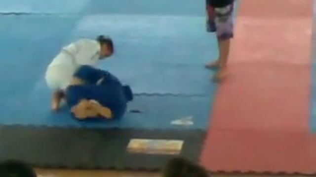 Copa alegre jiu jitsu 2012 (Julia Pin - kimono azul)