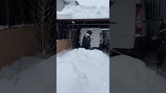 Навалило снега в марте