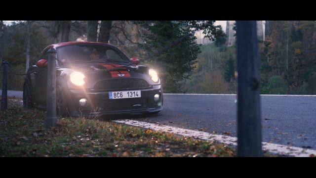Spitting flames MINI Cooper JCW coupe -  Autumn HOT drive !