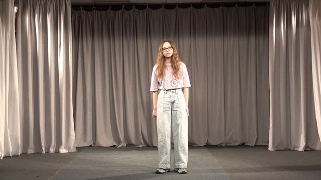 Стихотворение «Школьная любовь» Наталья Рудакова. Читает Василиса Острась.