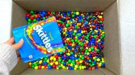 Большая Коробка с Конфетами Киндер Сюрприз M&M's Skittles Распаковка Конфет Мультики для Детей