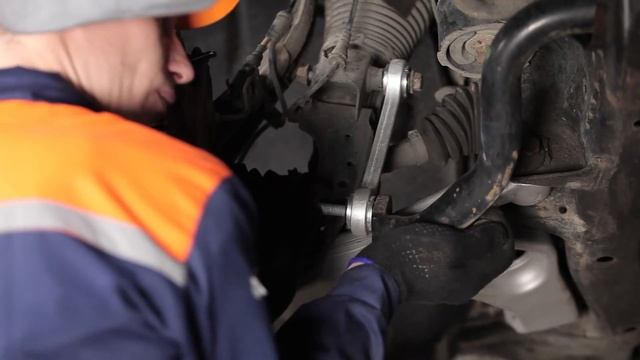 Jak vyměnit tyčka stabilizátoru přední na AUDI Q7 4L [Návod]