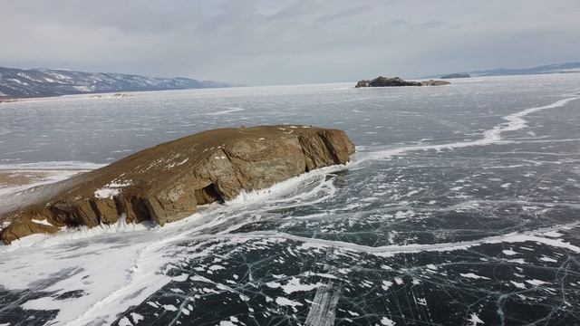 На коньках по Байкалу