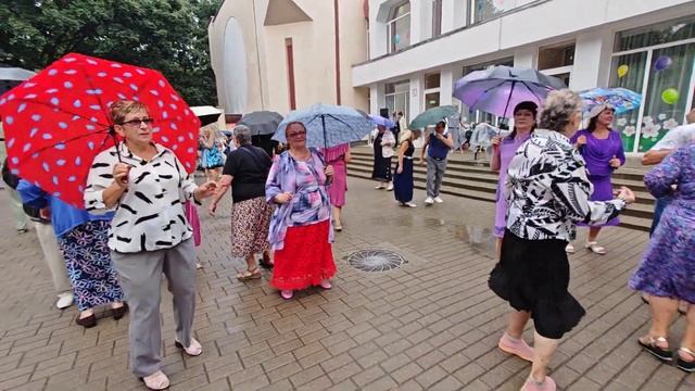 3.08.24г..."Зима Пророчит"... Sevenrose... звучит на танцполе в Гомельском парке...