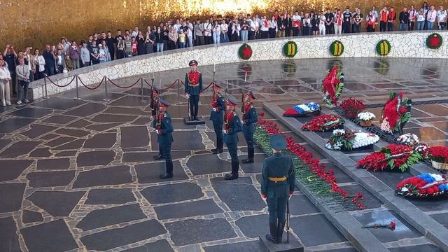 Волгоград.  МАМАЕВ КУРГАН  . СМЕНА КАРАУЛА