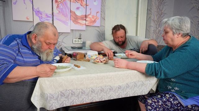 Хмурое сибирское утро Кушаем суп без мяса Делаю палочки для будущих томатов