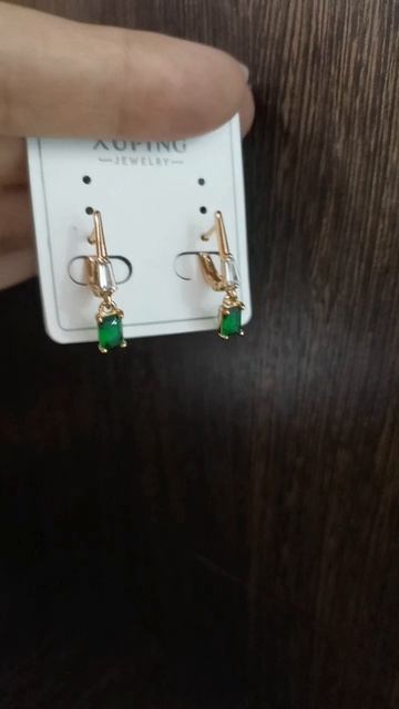 Серьги.Бижутерия.Зеленый камень