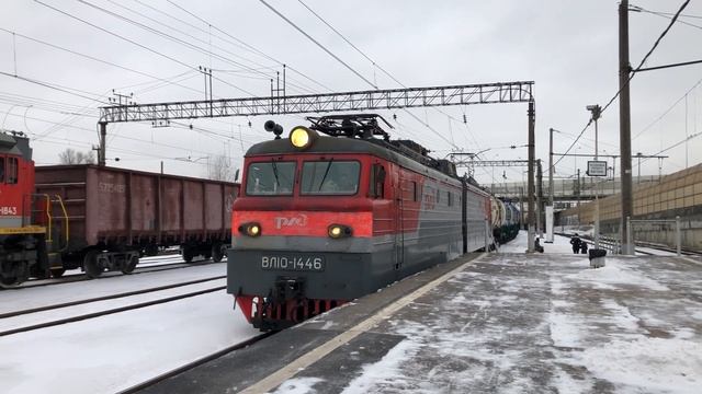 ВЛ10-1446 Отправляется со станции Ржевка