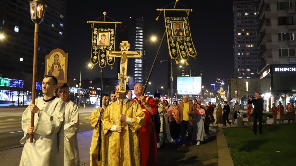 Крестный ход в Пасхальную ночь. 20.04.2025 г.