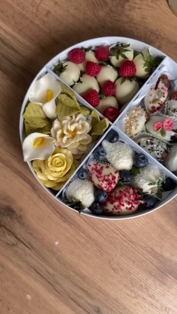 Микс ягод в шоколаде