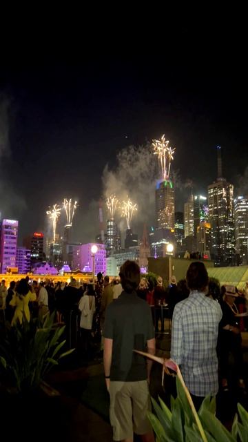 Новогодний салют в Мельбурне.