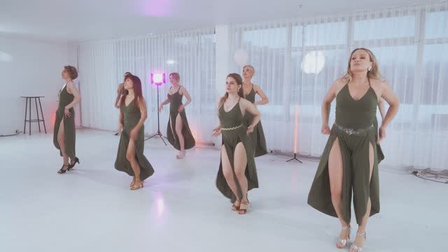 Вечер бачаты в Alma Dance | Настоящее вдохновение от Насти и команды | SakhDron Studio