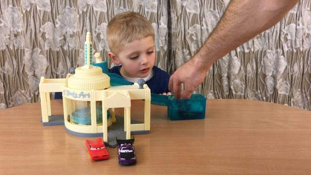 Тачки Покрасочная Рамона машинки меняют цвет открываем - Cars Ramone's color Change unboxing