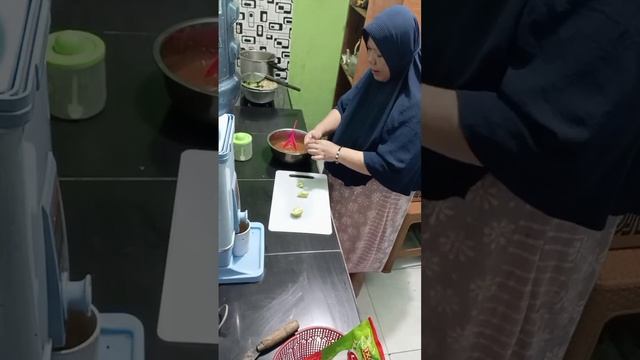 Bikin pecel lontong #irt#cooking#food#irtlife#cookingfood#fypyoutube#masak#irtindonesia#recipe