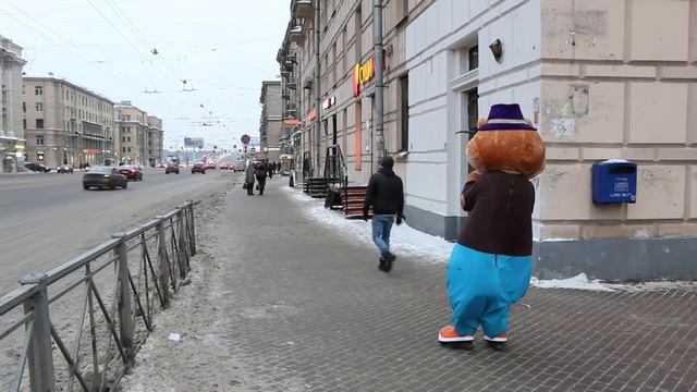 цветные пятна в сером Спб