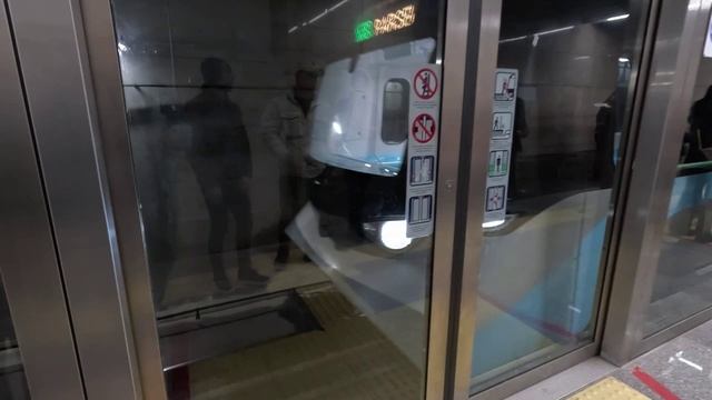 Метро Стамбула обычное и беспилотное