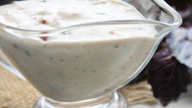 Майонезный соус с вялеными томатами и маслинами