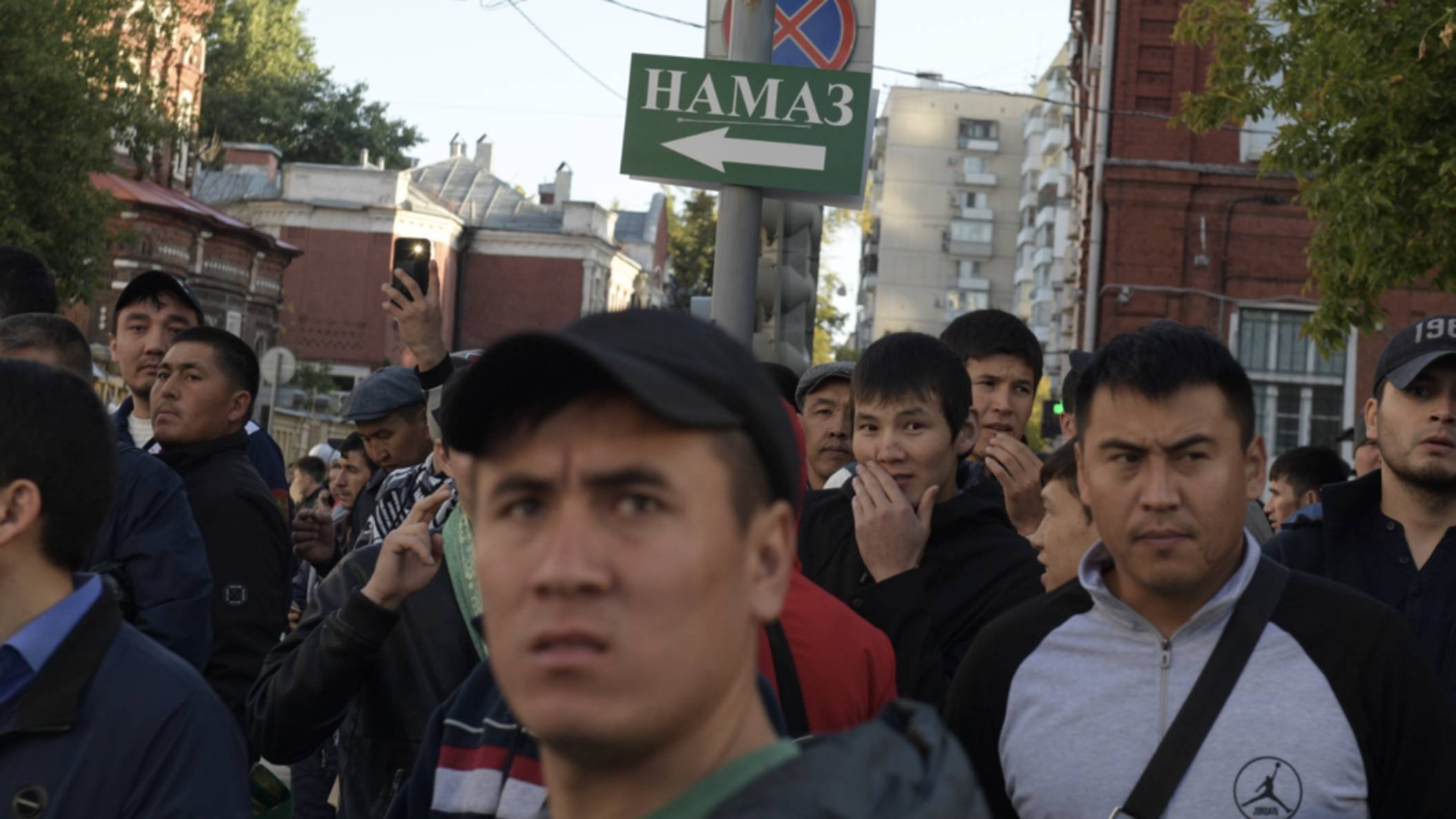 «Пока мы воюем — чужие хозяйничают»: фанаты против диаспор