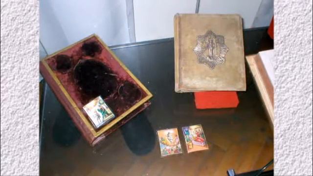 Выставка старинных книг и картин