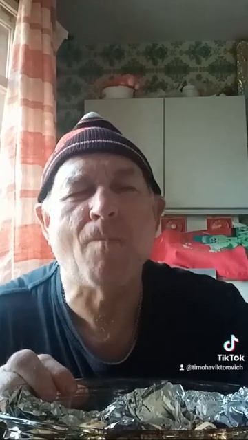 МУКБАНГ. ЗАПЕЧЕННЫЕ ШАМПИНЬОНЫ ИЗ СВЕТОФОРА