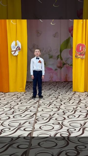 Стихотворение Михаила Владимова «Ещё тогда нас не было на свете…»