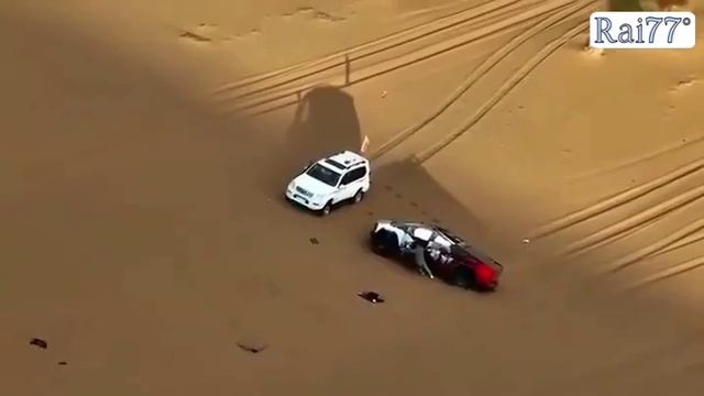 Экипаж опрокинувшейся Теслы Кибертрак пережил десятки переворотов в салоне автомобиля