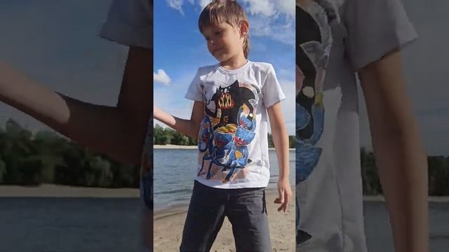 моя любимая собака Роза ест Кириешки! а ваша?