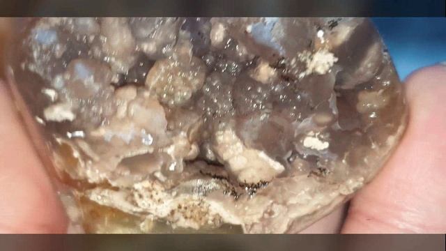 шлифую два халцедона из карьера Попова Гора