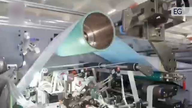 Видео работы линии для производства пелёнок для животных WM-CD400